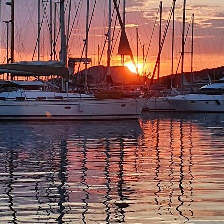 Porquerolles - Nuit Insolite A Bord Du Defi Fou Bagian luar foto