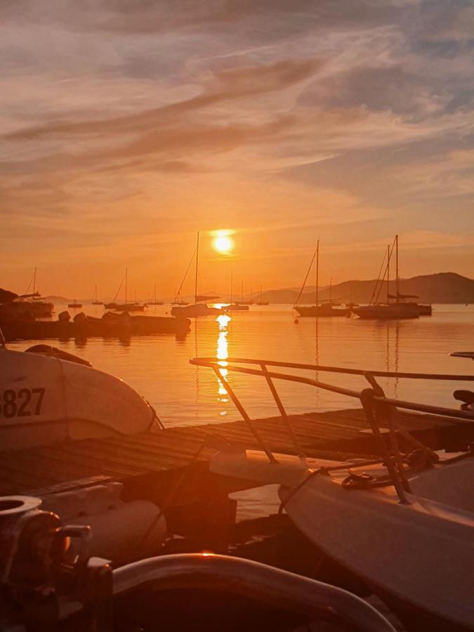 Porquerolles - Nuit Insolite A Bord Du Defi Fou Bagian luar foto